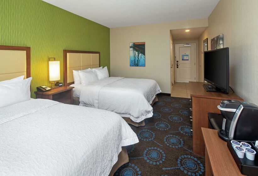 هتل Hampton Inn By Hilton Halifax Downtown
