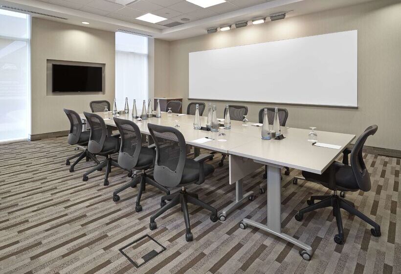 هتل Hampton Inn By Hilton Halifax Downtown