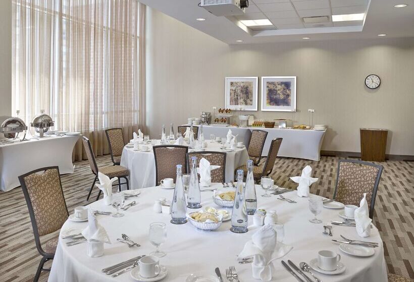 هتل Hampton Inn By Hilton Halifax Downtown