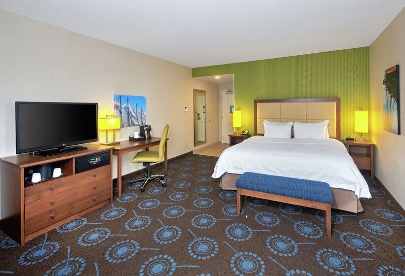 هتل Hampton Inn By Hilton Halifax Downtown