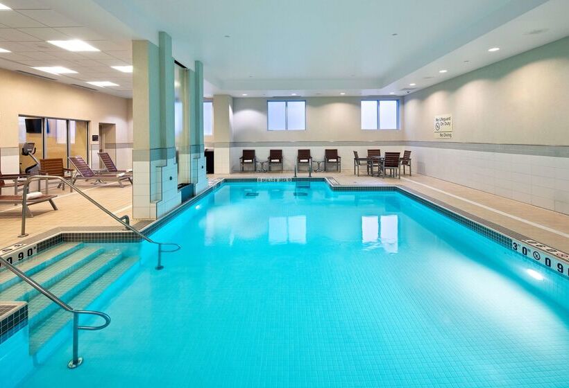 هتل Hampton Inn By Hilton Halifax Downtown