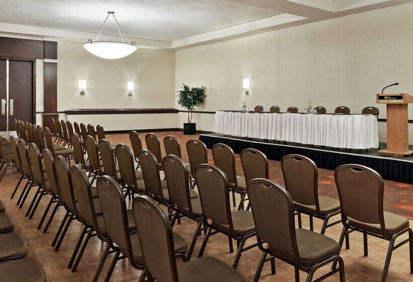 هتل Hilton Garden Inn Saskatoon Downtown