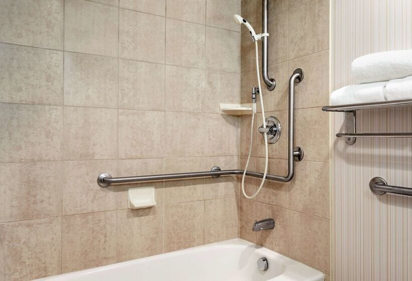 هتل Hilton Garden Inn Saskatoon Downtown
