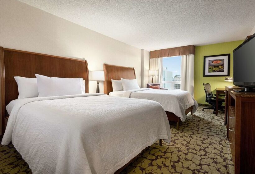 هتل Hilton Garden Inn Saskatoon Downtown