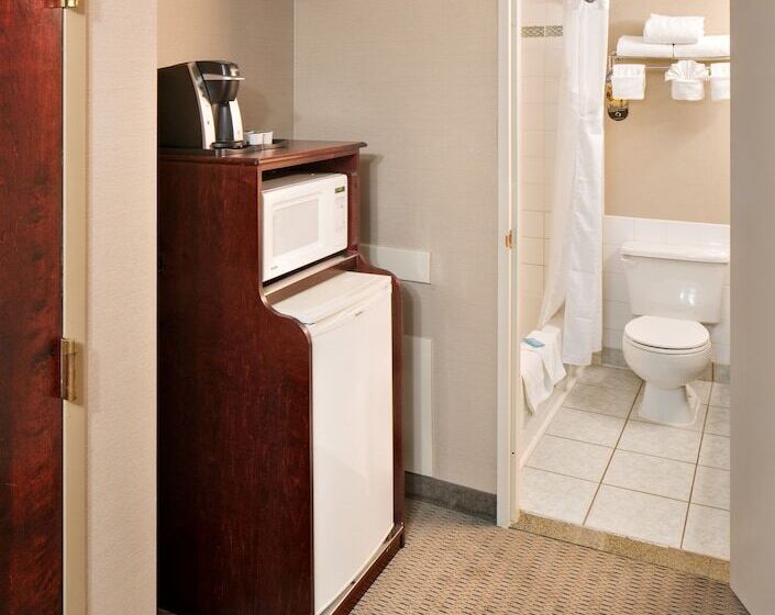 هتل Holiday Inn Express Red Deer, An Ihg