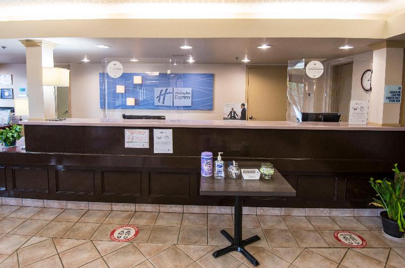 هتل Holiday Inn Express Red Deer, An Ihg