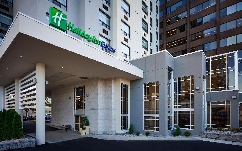 هتل Holiday Inn Express Windsor Waterfront, An Ihg