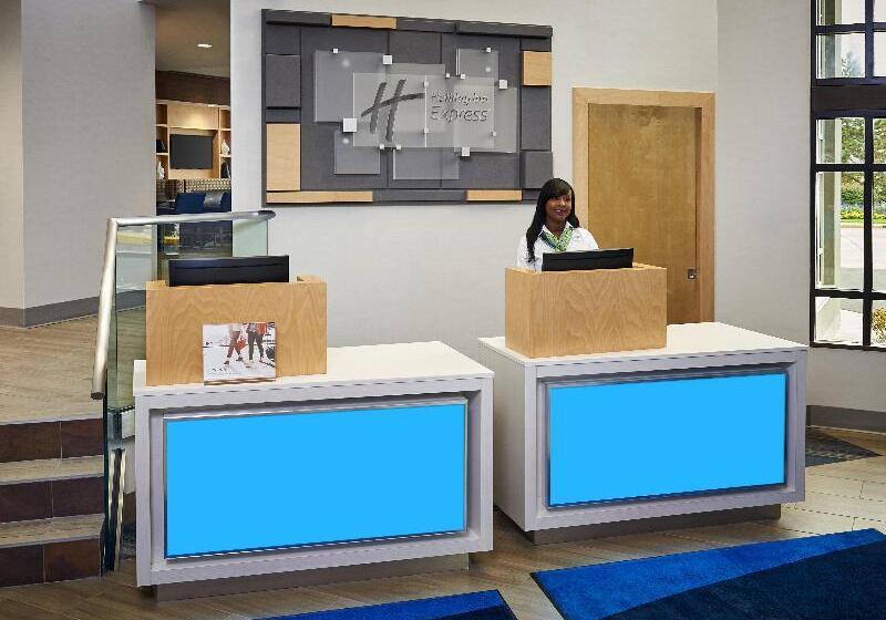 هتل Holiday Inn Express Windsor Waterfront, An Ihg