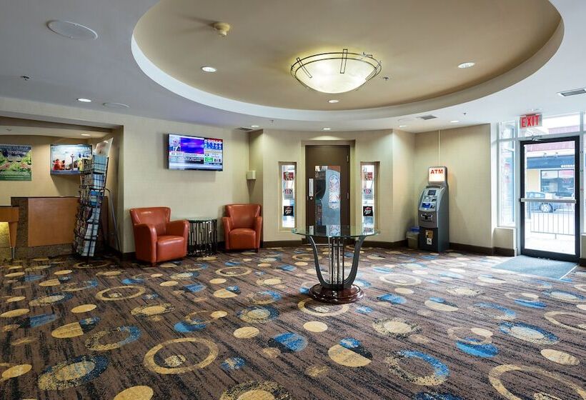 هتل Howard Johnson Plaza By Wyndham By The Falls Niagara Falls