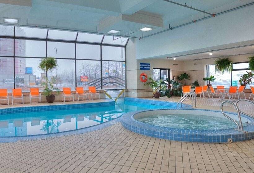 هتل Howard Johnson Plaza By Wyndham By The Falls Niagara Falls