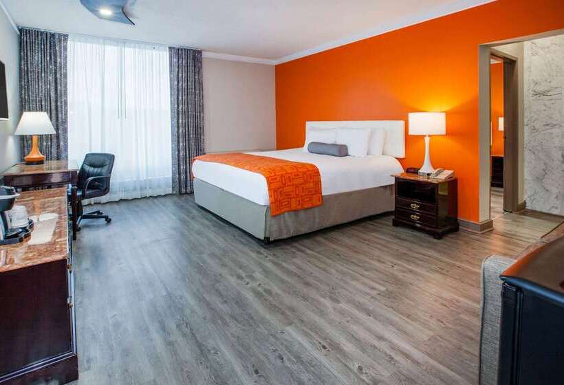 هتل Surestay Plus By Best Western Windsor