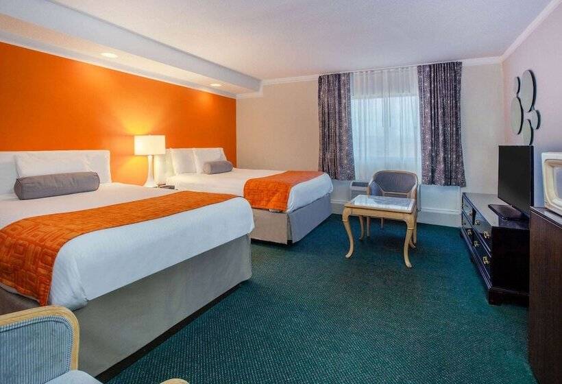 هتل Surestay Plus By Best Western Windsor