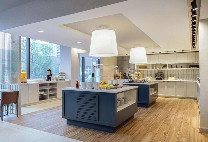 בית מלון כפרי Hyatt Place Montreal Downtown