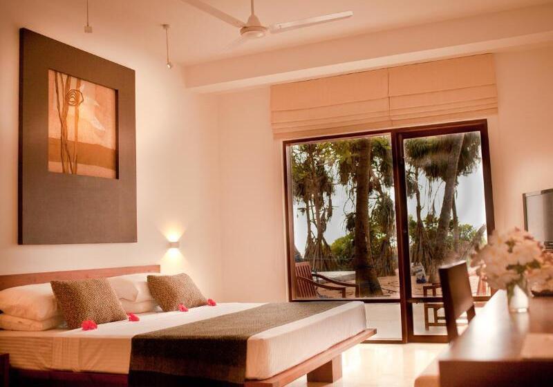 فندق Pandanus Beach Resort & Spa