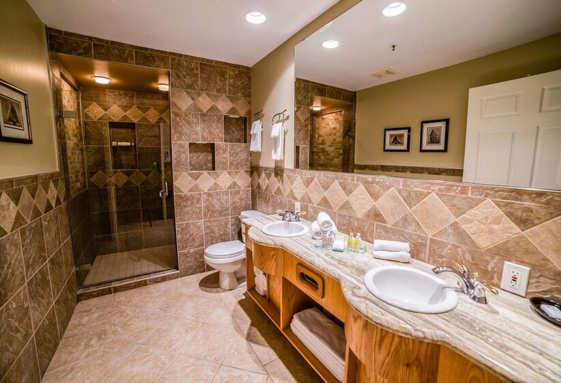 Prestige Hudson Bay Lodge & Conference Centre, Worldhotels Crafted Collection