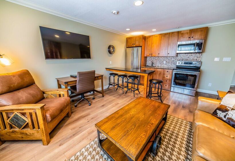 Prestige Hudson Bay Lodge & Conference Centre, Worldhotels Crafted Collection