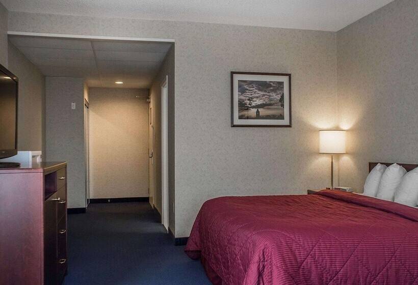 Quality Hotel & Suites Woodstock