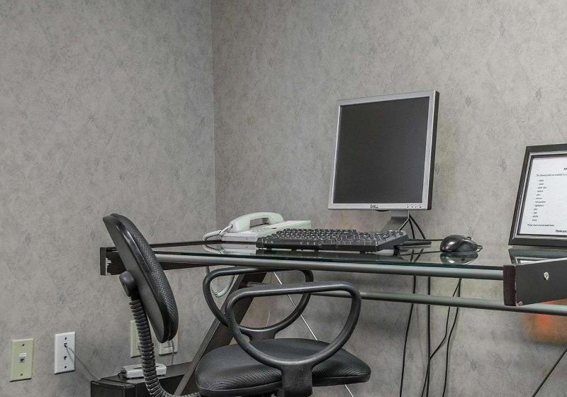 Quality Hotel & Suites Woodstock