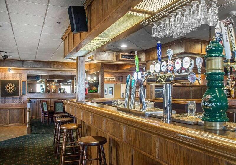 Quality Hotel & Suites Woodstock