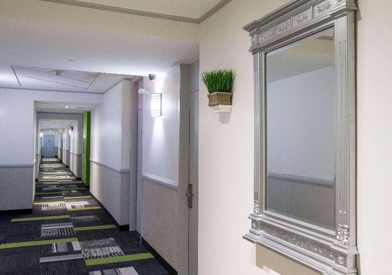 هتل Quality Inn And Suites Brossard