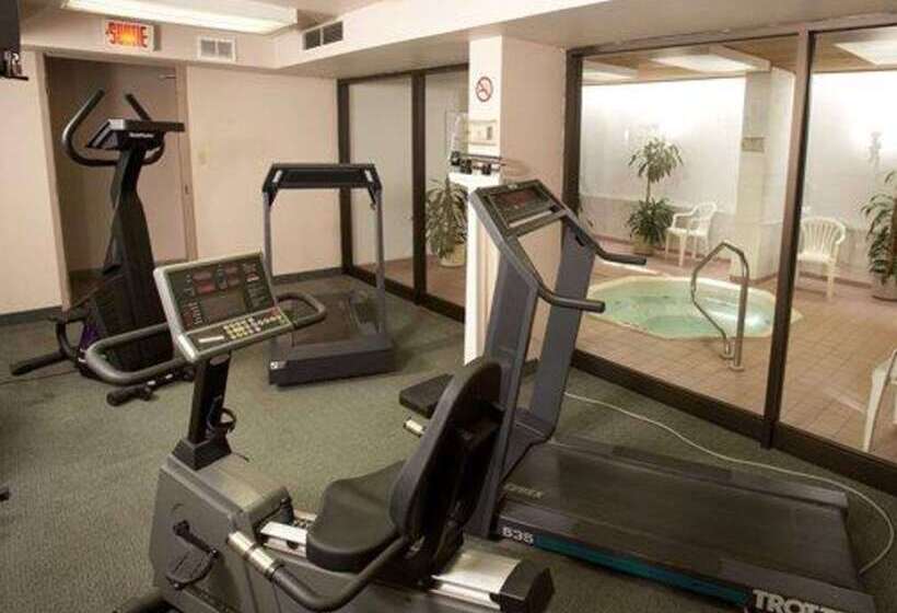 هتل Quality Inn & Suites Pe Trudeau Airport