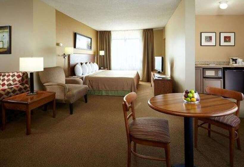 هتل Quality Inn & Suites Pe Trudeau Airport
