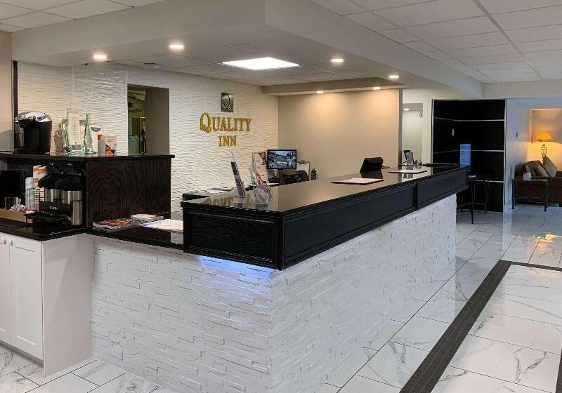 هتل Quality Inn & Conference Centre Downtown