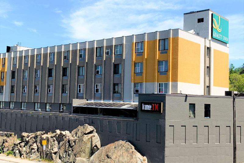 هتل Quality Inn & Conference Centre Downtown