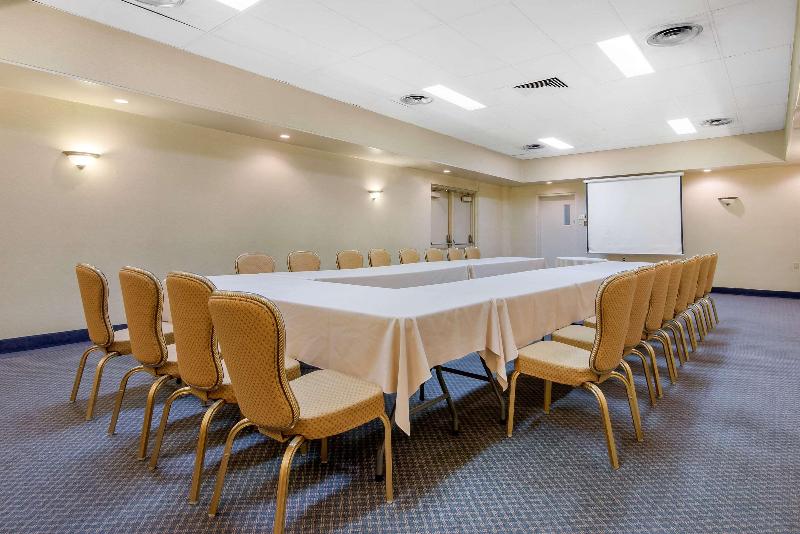 هتل Quality Inn & Conference Centre Downtown