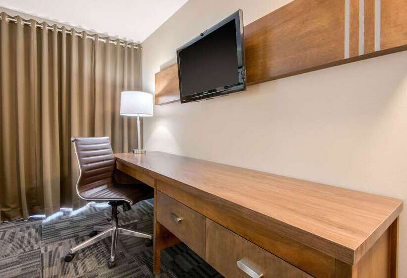 فندق Quality Inn & Conference Centre