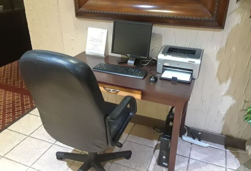 هتل Quality Inn & Conference Centre