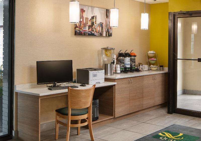 هتل Quality Inn & Suites Downtown