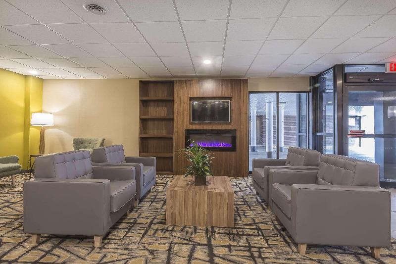 هتل Quality Inn & Suites Downtown
