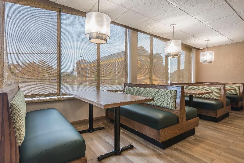 هتل Quality Inn & Suites Downtown