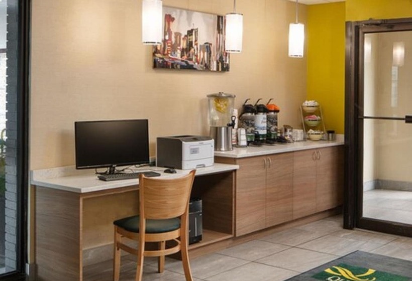 هتل Quality Inn & Suites Downtown