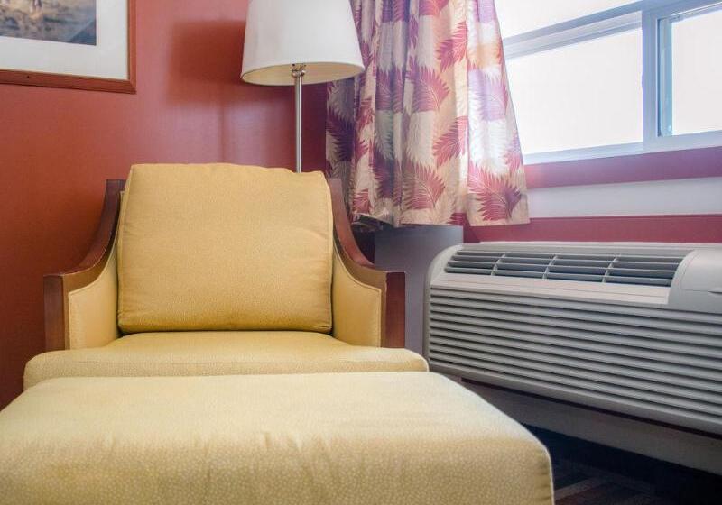 هتل Ramada By Wyndham Medicine Hat