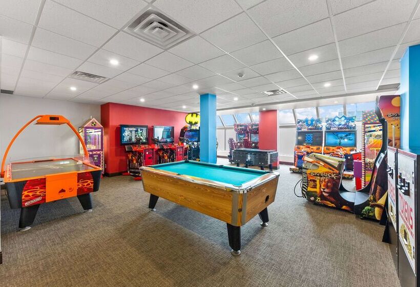 هتل Ramada By Wyndham Niagara Falls Near The Falls