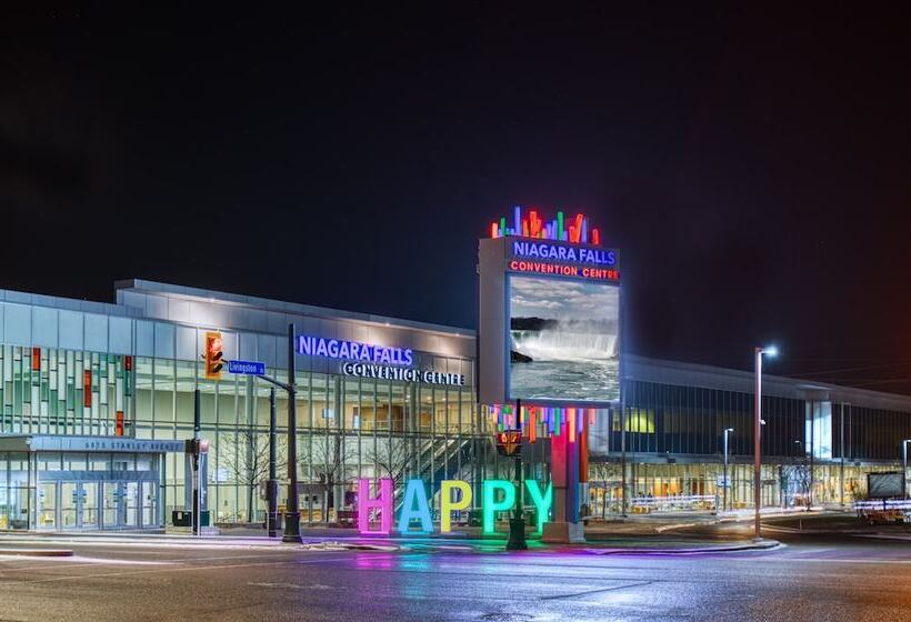 هتل Ramada By Wyndham Niagara Falls Near The Falls