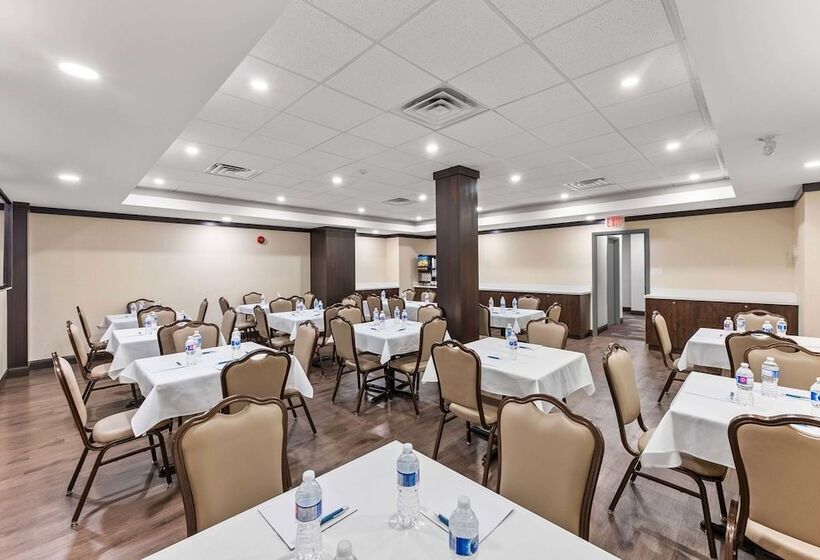 هتل Ramada By Wyndham Niagara Falls Near The Falls