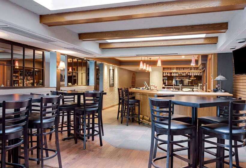 בית מלון כפרי Ramada By Wyndham Pinewood Park Resort North Bay
