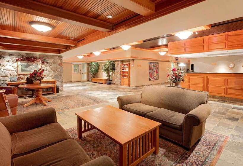בית מלון כפרי Ramada By Wyndham Pinewood Park Resort North Bay