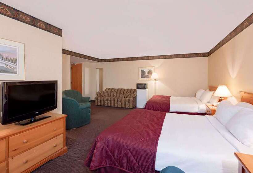 בית מלון כפרי Ramada By Wyndham Pinewood Park Resort North Bay