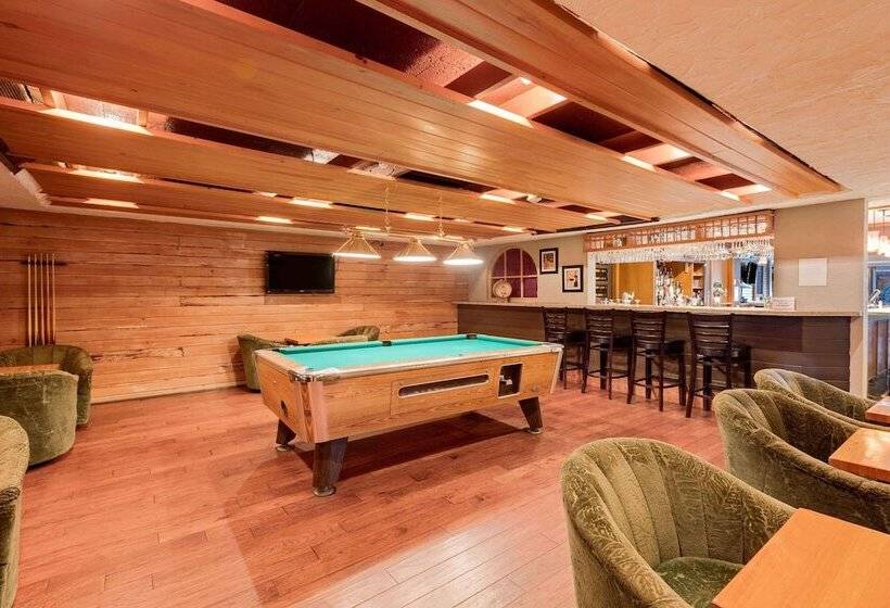 בית מלון כפרי Ramada By Wyndham Pinewood Park Resort North Bay