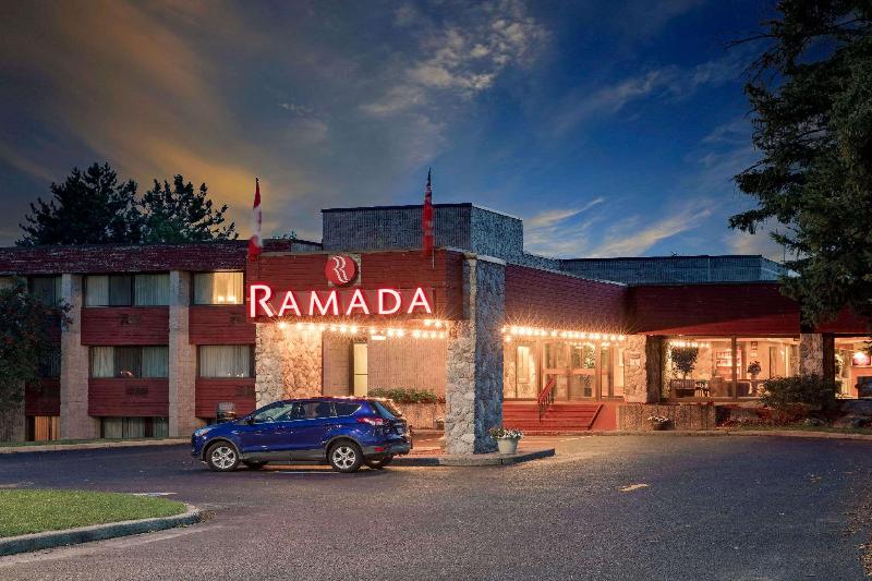 בית מלון כפרי Ramada By Wyndham Pinewood Park Resort North Bay