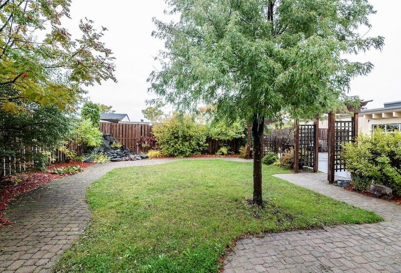 فندق Ramada By Wyndham Thunder Bay Airlane