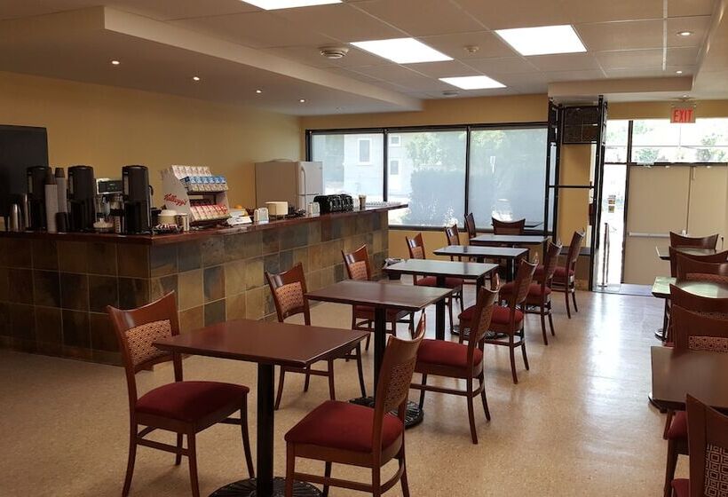 هتل River Rapids Inn