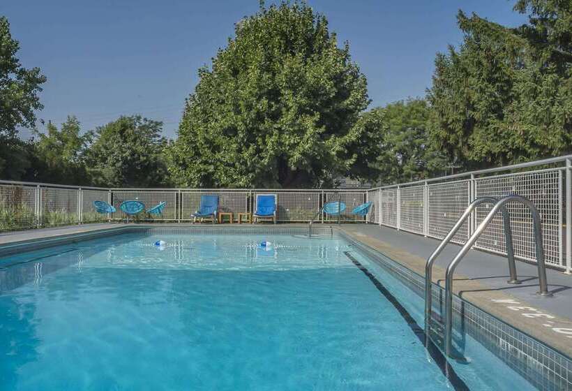 هتل Rodeway Inn Fallsview