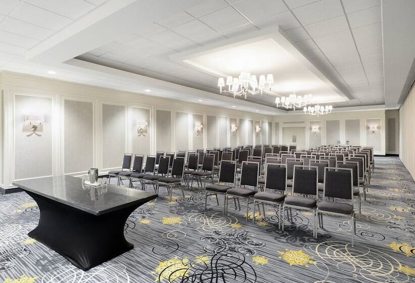هتل Sheraton Cavalier Saskatoon