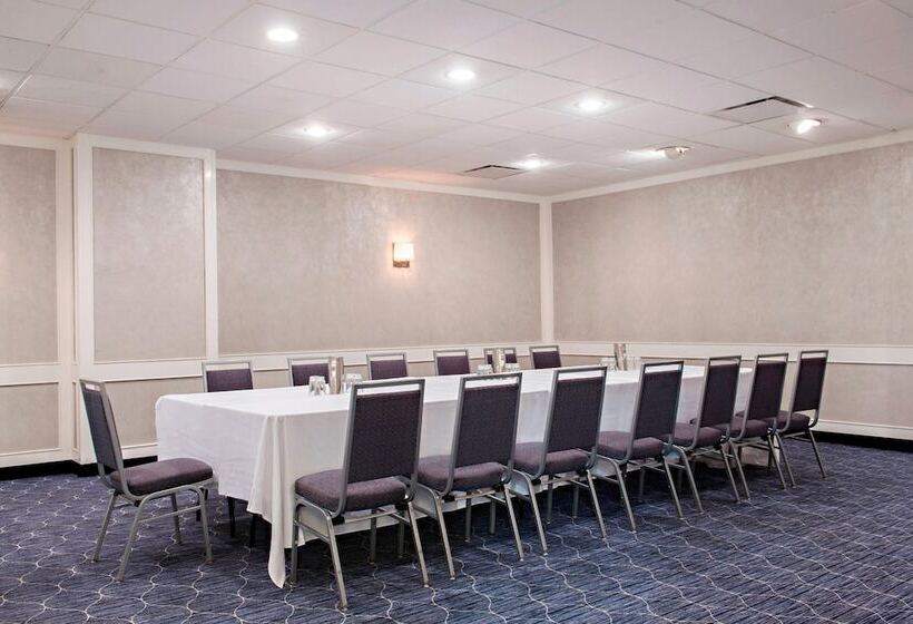 هتل Sheraton Cavalier Saskatoon
