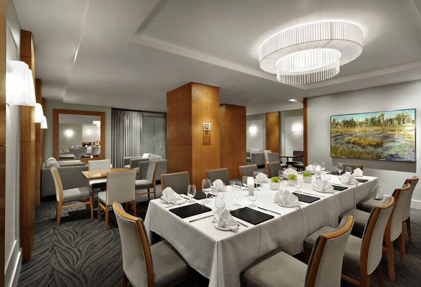 هتل Sheraton Cavalier Saskatoon